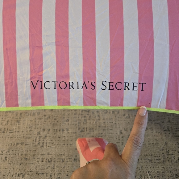 Victoria’s Secret Full-Size Umbrella – 2016 Limited Edition Pink Stripes - Picture 3 of 7